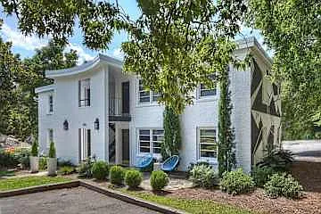 510 Queens Rd — Photo 17