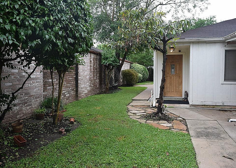 1st image of 16231 Queensdale Dr