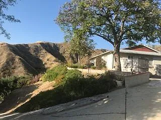 La Tuna Canyon Rd, Sun Valley — Photo 2