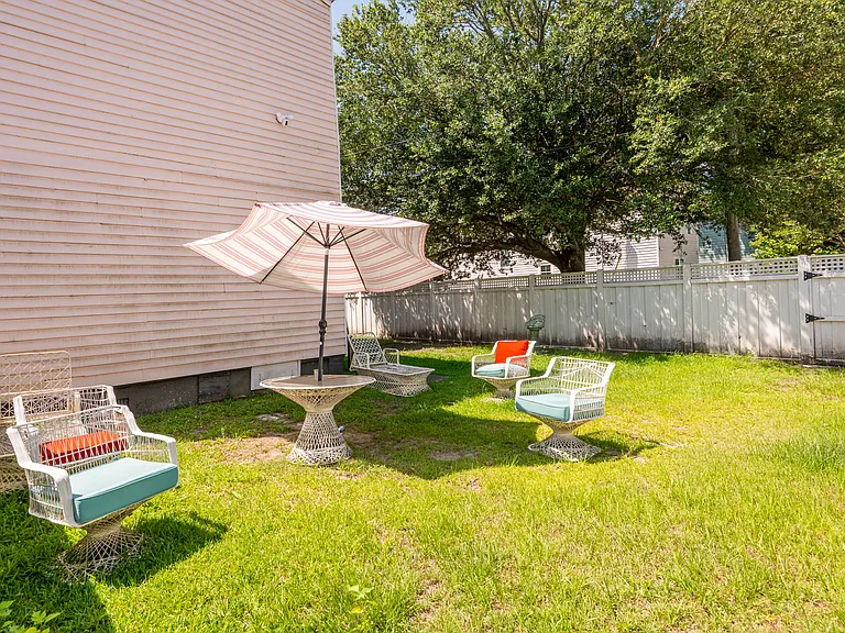 298 Sumter St #B — Photo 38