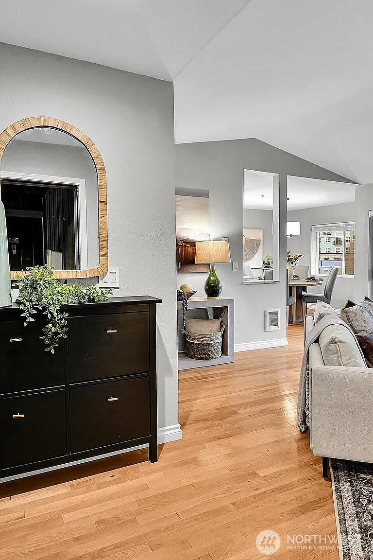 2 bed, 887 sqft, $2,250 — Photo 3
