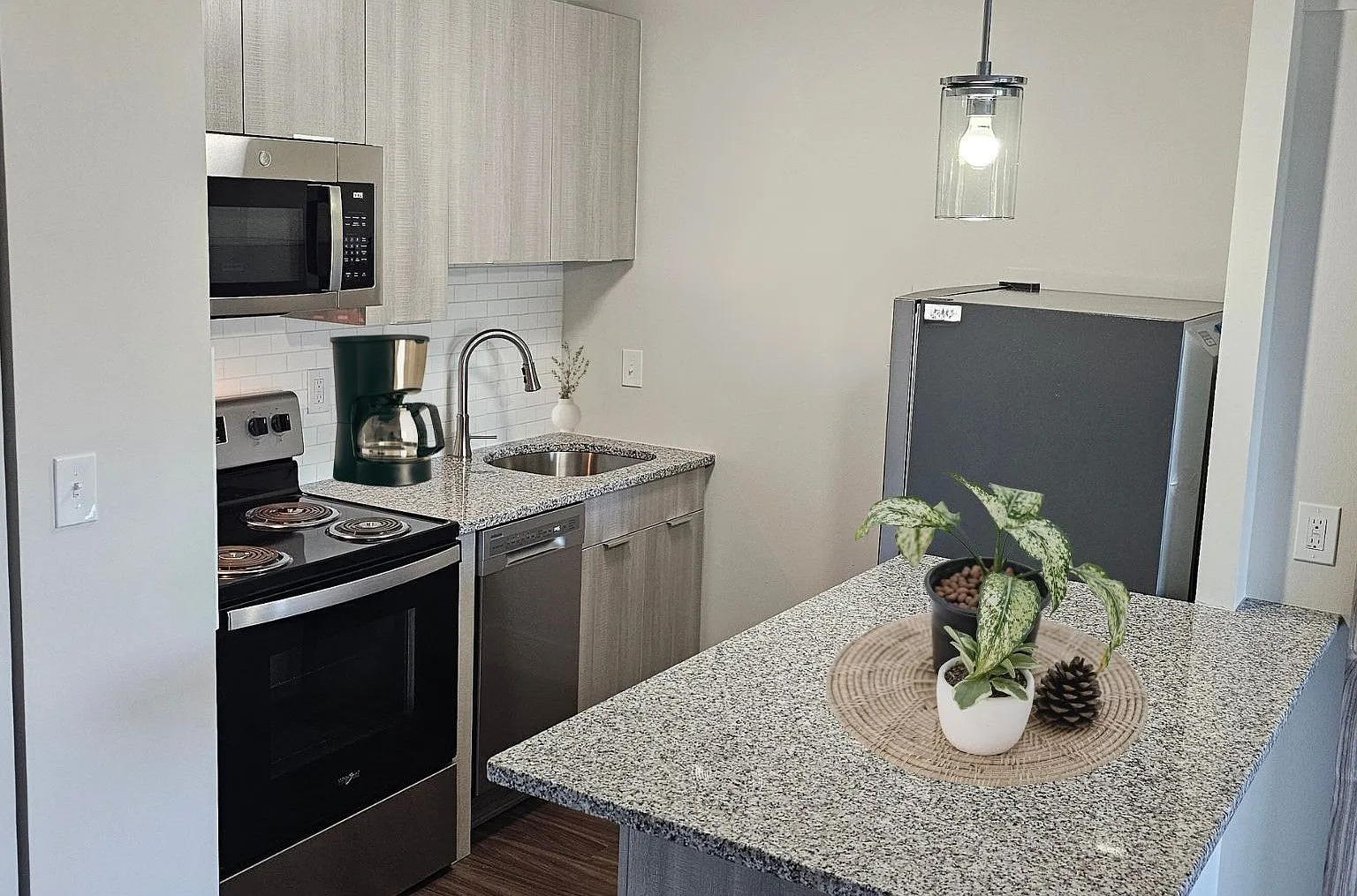 Center Square Apartments — Photo 3
