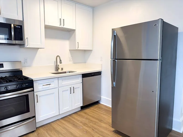2330 Union St — Photo 11