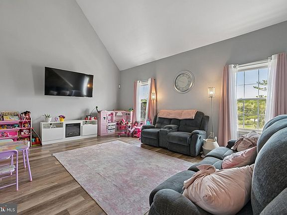 5th image of 309 Knoll Dr
