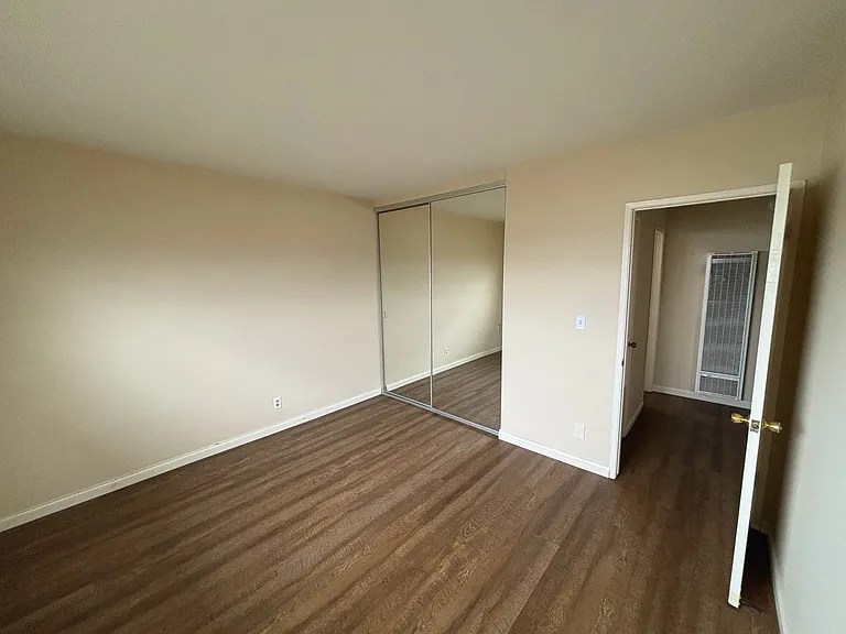 8740 Owensmouth Ave #15 — Photo 8