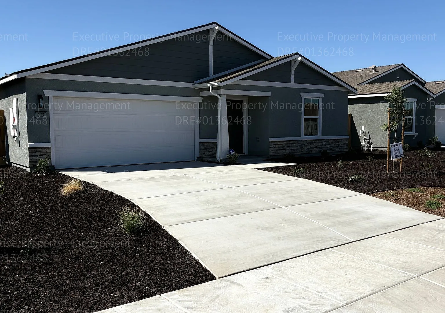 New construction 4 bedroom 3 bathroom home with split floor plan — Photo 2