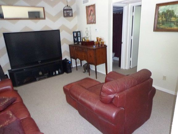 5th image of 3913 N Hall St APT 205
