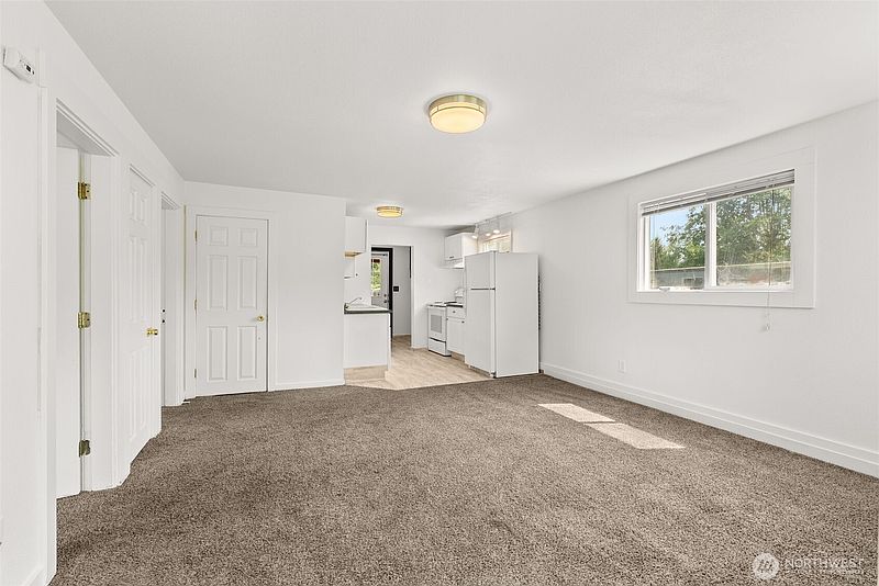 5th image of 903 Howard Street