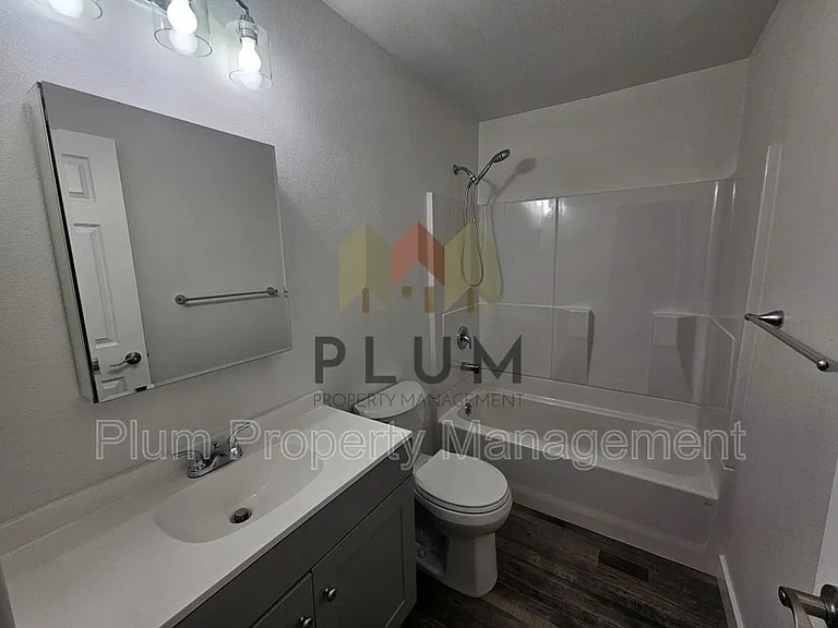2340 Fairview Ave #2 — Photo 21