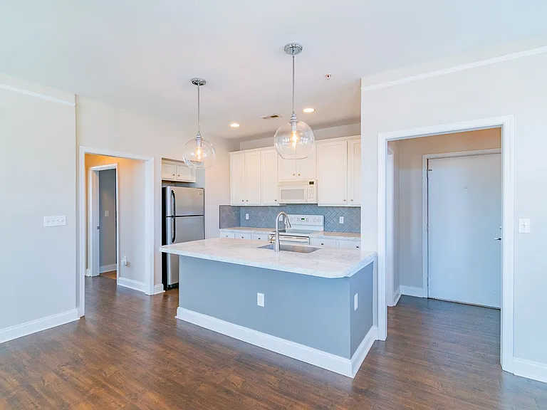 560 Oakland Ave — Photo 9
