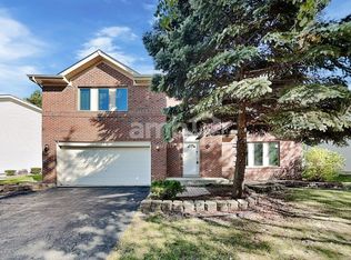 426 Aristocrat Dr, Bolingbrook, IL 60490