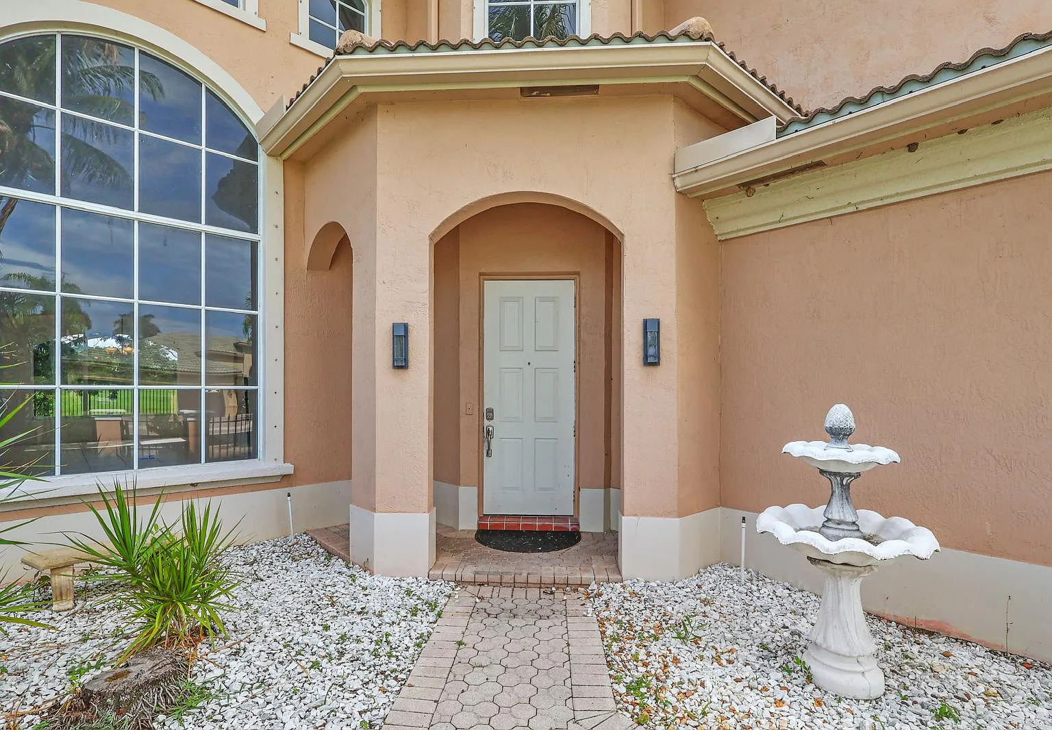 5 bed, 4267 sqft, $8,995 — Photo 4
