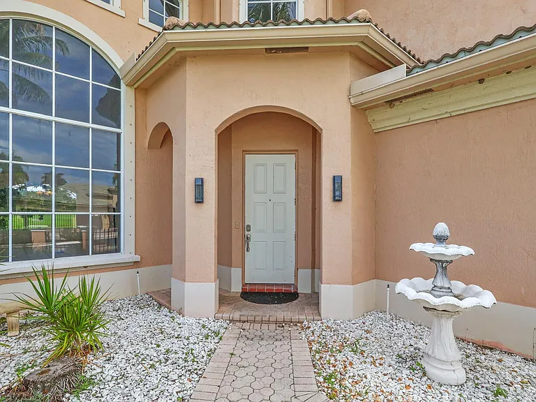 1831 Waldorf Dr — Photo 4