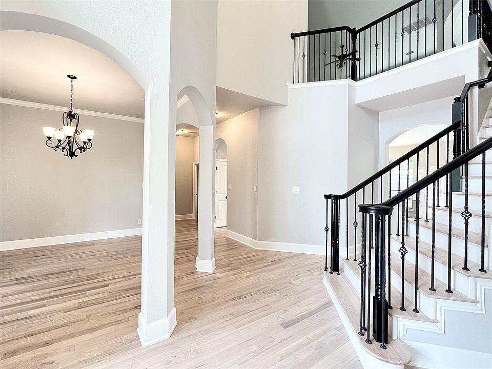 1st image of 15758 Stonebridge Dr
