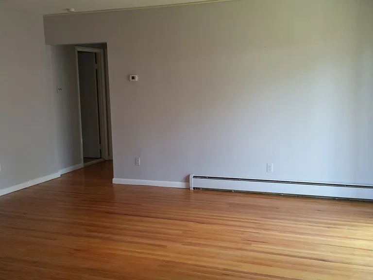 85 Lawrence Rd — Photo 5