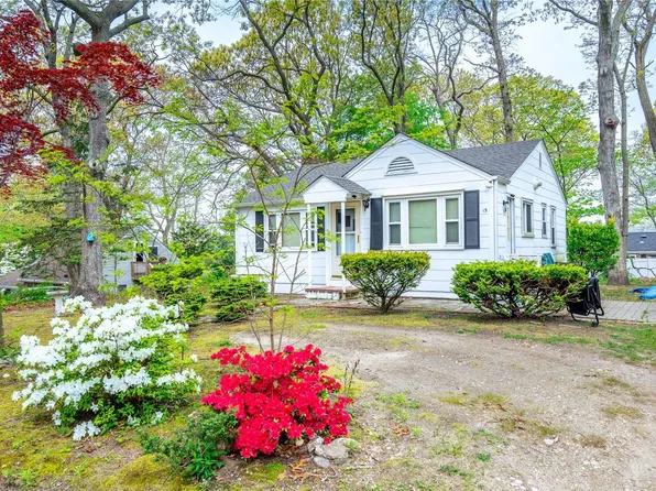 15 Jerome Road, Sound Beach, NY 11789