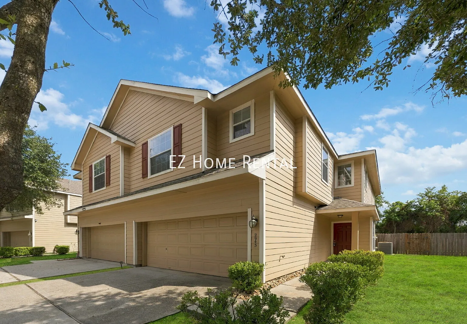 Townhome Living At Its Best! No Security Deposit Option | Move-In Ready — Photo 2