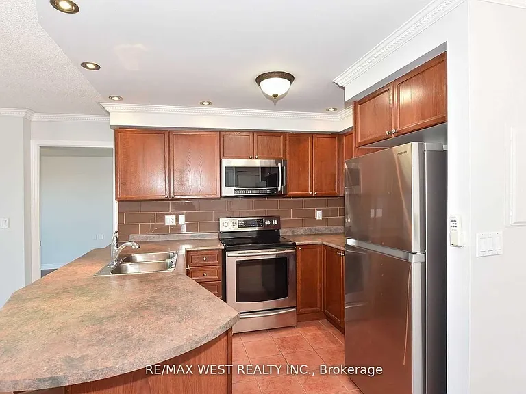 935 Sheppard Ave W #Penthouse 810 — Photo 8