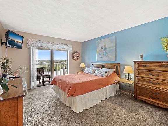 3rd image of 19451 Gulf Blvd APT 712