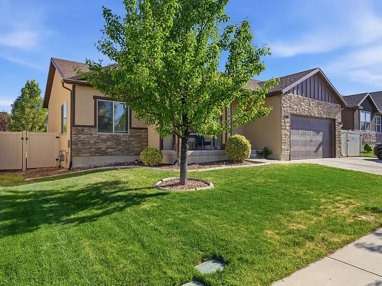 4779 W Plainfield Rd — Photo 2