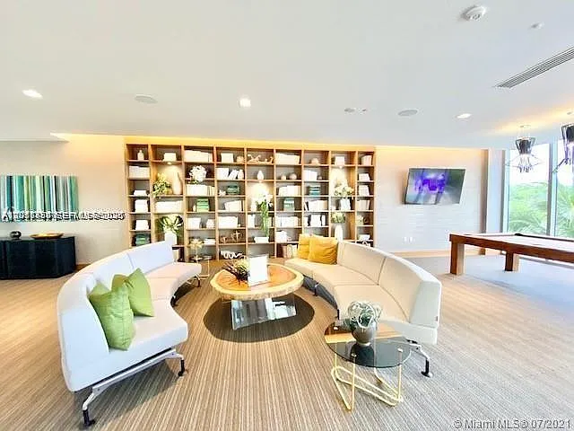 16385 Biscayne Blvd #702 — Photo 31