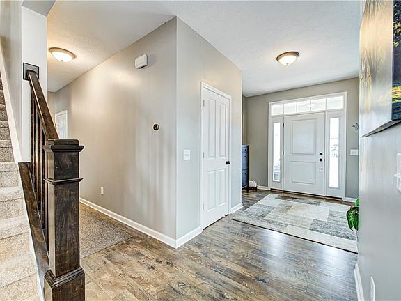 3rd image of 546 Ferndale Lane
