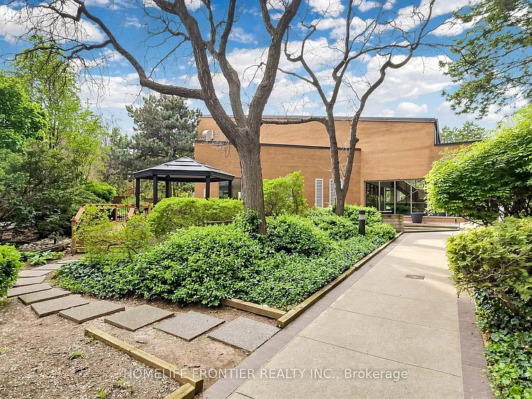 131 Beecroft Rd #203 — Photo 42