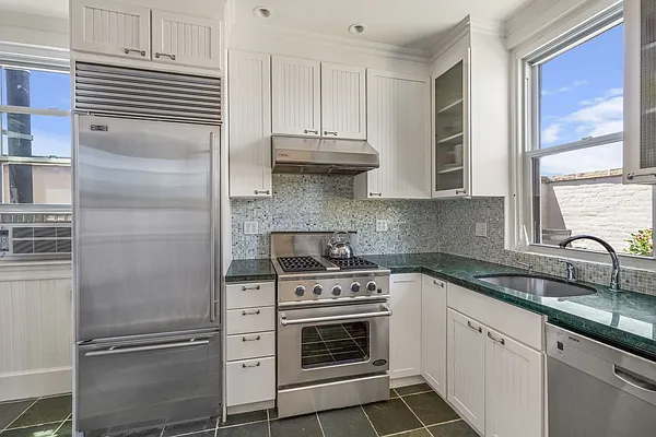 Sold by Compass | media 7