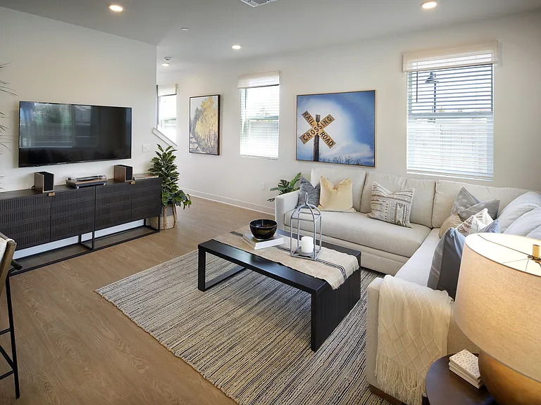 Escala at Stanford Crossing — Photo 13