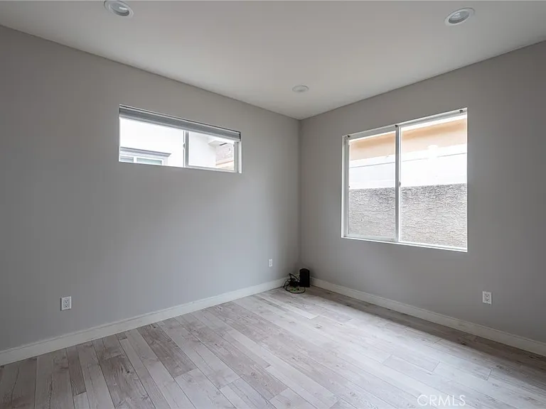 6938 Peach Ave — Photo 17