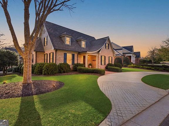 3rd image of 221 Hamilton Rd