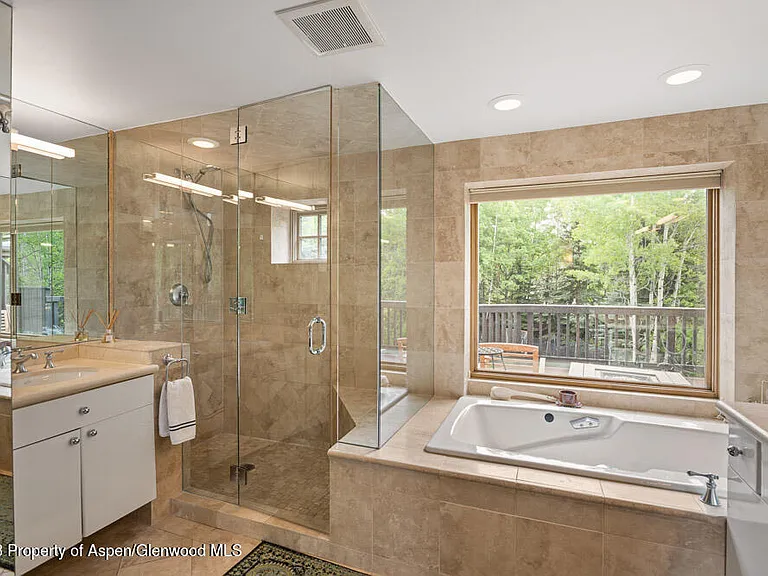 64 Eastwood Dr — Photo 17