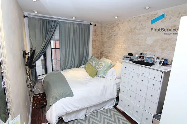 Rented by FirstService Realty (legacy) | media 26