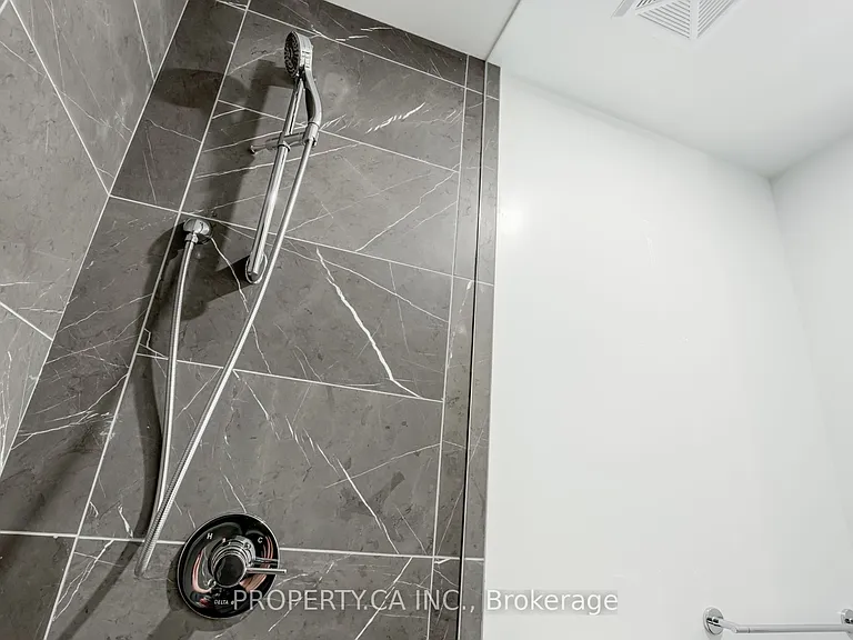 6 Greenbriar Rd #106 — Photo 21