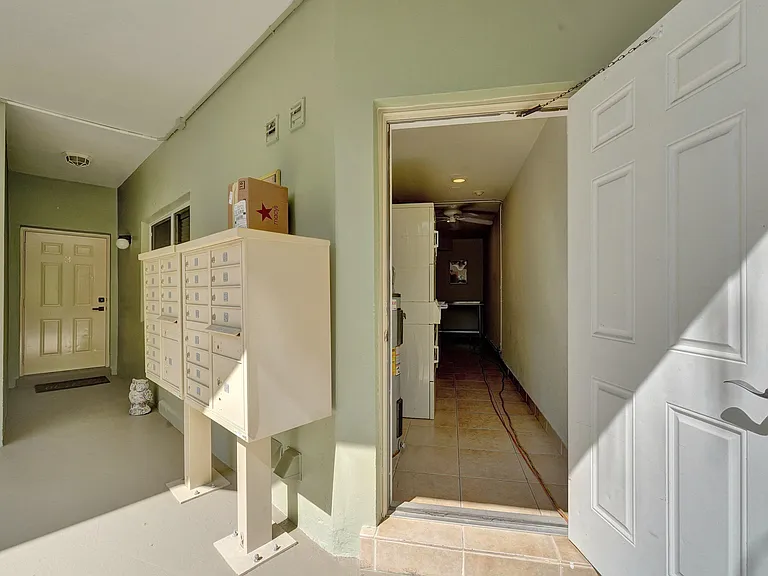 1423 Holly Heights Dr #12 — Photo 38