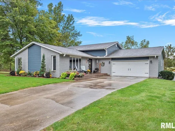 1422 Mary Elizabeth Dr, Taylorville, IL 62568