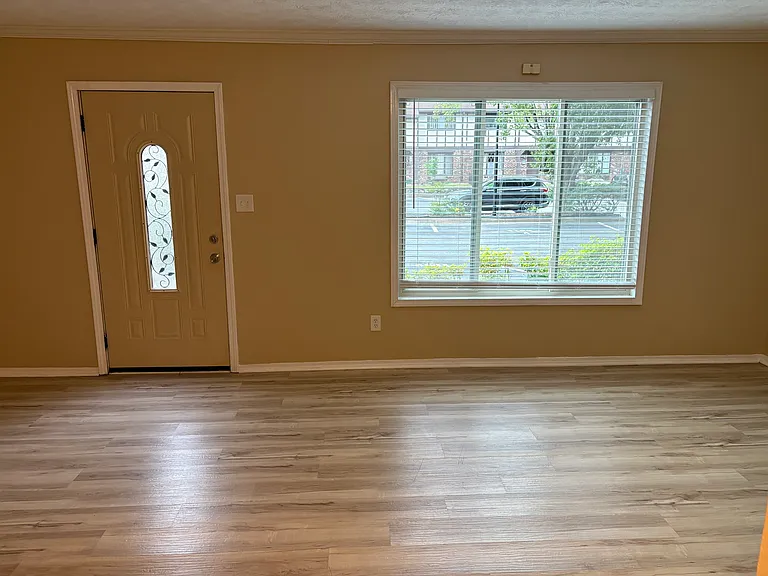 1189 Ashborough Dr SE #D — Photo 2