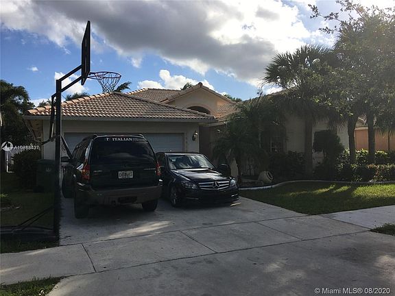 2nd image of 16910 Crestview Ln #16910