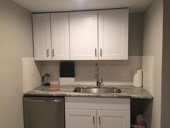 Kitchen (different angle)