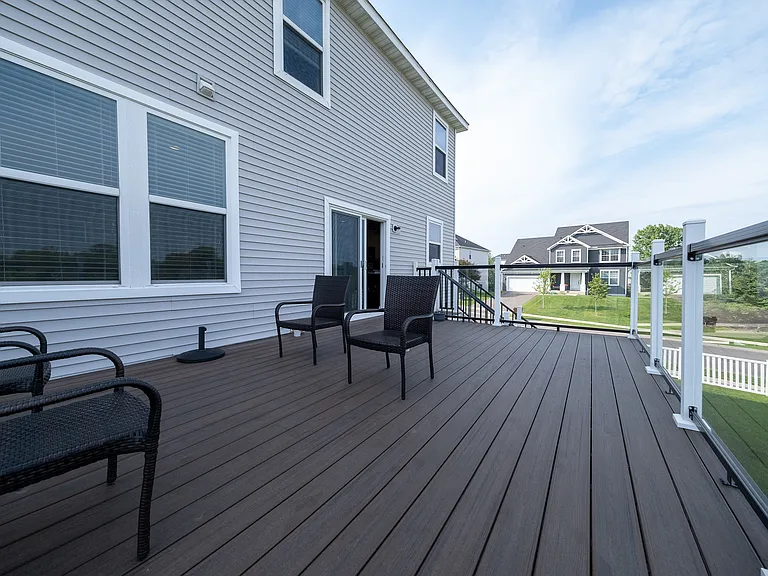5595 Queensland Ln N — Photo 37