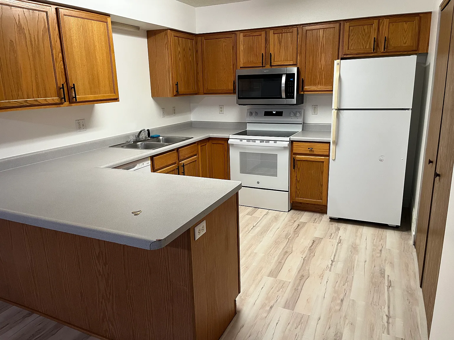 2 bed, 880 sqft, $1,200 — Photo 4