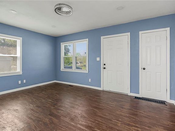 3rd image of 8517 Flora Ave