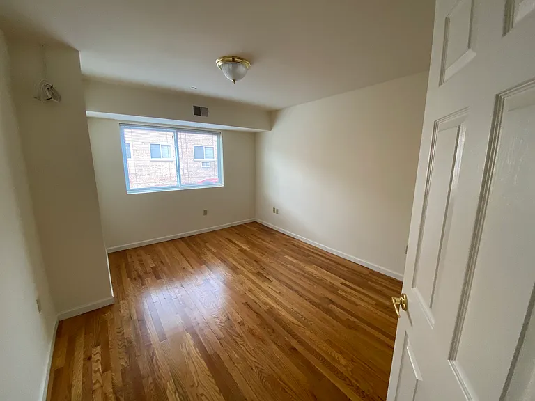 Rutgers Court Apartments — Photo 28