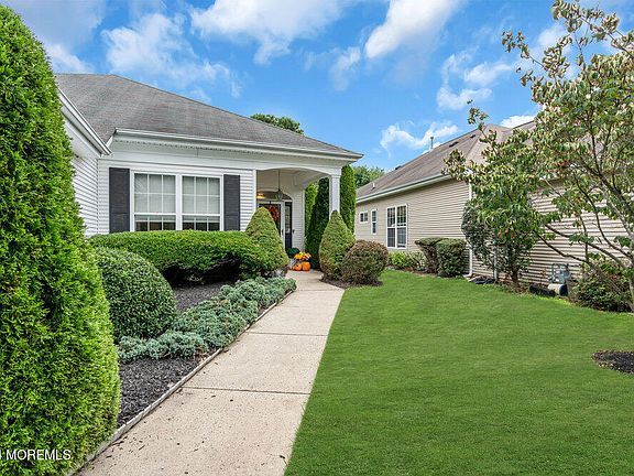4th image of 19 Silverspring Drive