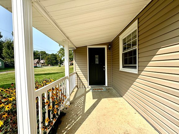 3rd image of 102 Cottage Ave