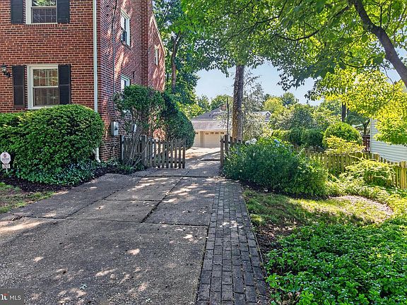 5th image of 2631 Woodley Pl