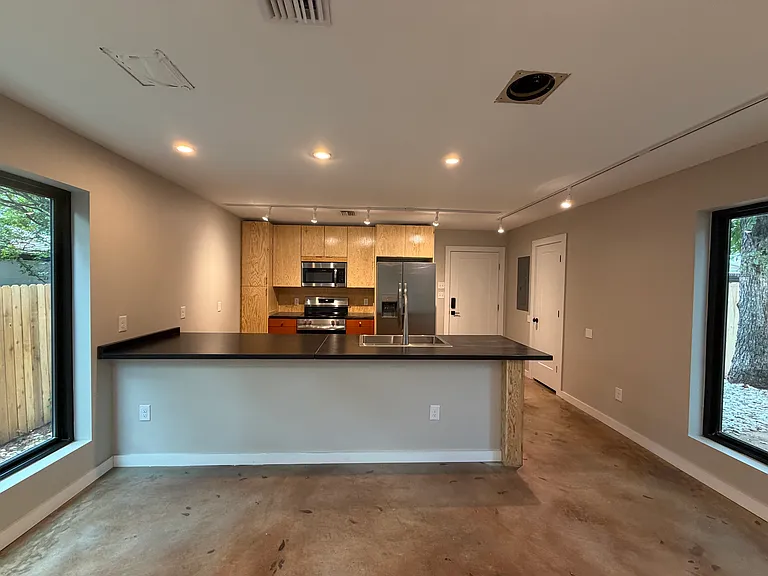 957 Woods Ave — Photo 4