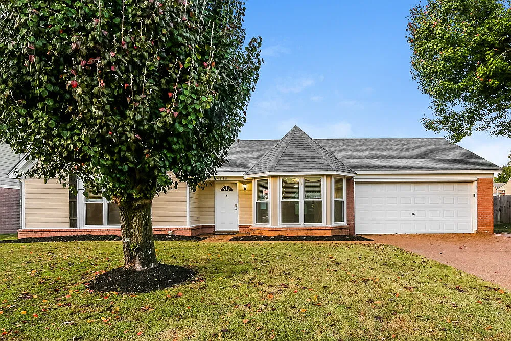 3 bed, 2.0 bath, 1698 sqft, $1,915 — Photo 1