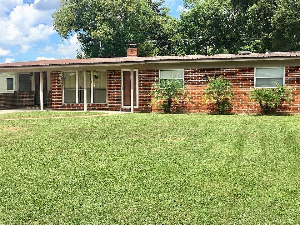 Front view of home