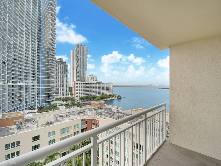 2000 N Bayshore Dr — Photo 4